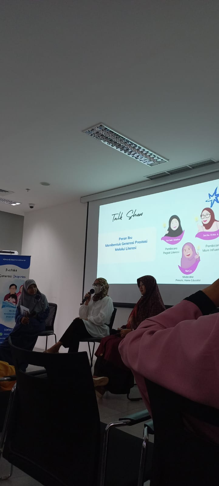 Talkshow "Peran Ibu Dalam Membentuk Generasi Berprestasi Melalui Literasi" Dan "Launching Karya Literasi Ibu"